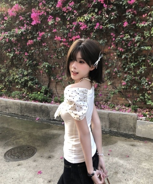 Ritzy(リッツィー)の「ドット柄リボンワンショルダートップス(Tシャツ/カットソー・レディース・ホワイト・L/M/S)」の6枚目の写真