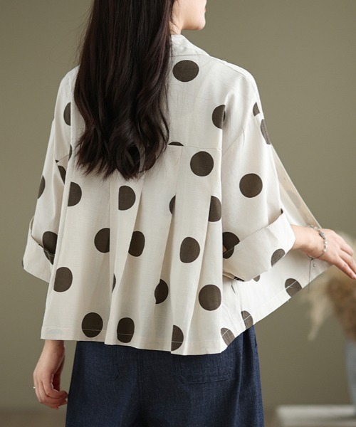 LUCPY(ラクピー)の「ビッグドットショート丈シャツブラウス(シャツ/ブラウス・レディース・ホワイト・XX-LARGE/X-LARGE/LARGE/MEDIUM)」の4枚目の写真