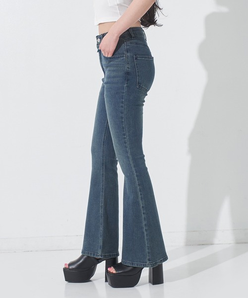 ANAP(アナップ)の「ナチュラルフィット フレアデニムパンツ(デニムパンツ・レディース・グレー/ライトブルー/ブルー・M/S)」の17枚目の写真