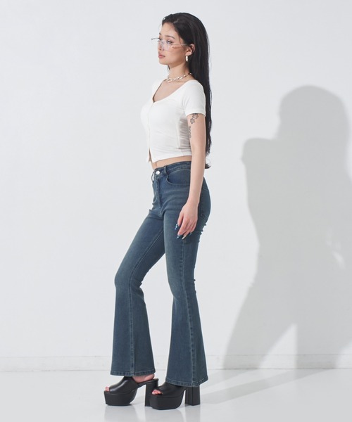 ANAP(アナップ)の「ナチュラルフィット フレアデニムパンツ(デニムパンツ・レディース・グレー/ライトブルー/ブルー・M/S)」の20枚目の写真