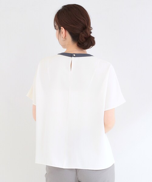 SHOO・LA・RUE（シューラルー）の「【ひんやり/UV/通勤】洗濯後しわになりにくい 上品配色ブラウス（シャツ/ブラウス・レディース・ブルー系4/ネイビー系4/ホワイト系7・04/01/02/03）」の21枚目の写真