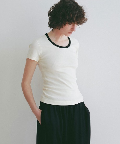 ETRE TOKYO（エトレトウキョウ）の「three dotsオーガニックコットンリンガーTee（Tシャツ/カットソー・レディース・ブラック/ライトカーキ・M/S）」の14枚目の写真