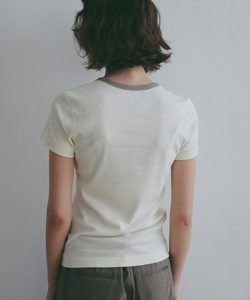 ETRE TOKYO（エトレトウキョウ）の「three dotsオーガニックコットンリンガーTee（Tシャツ/カットソー・レディース・ブラック/ライトカーキ・M/S）」の8枚目の写真