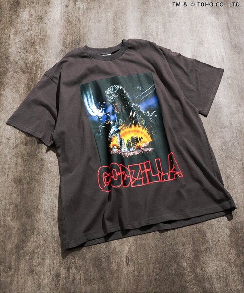 BREEZE(ブリーズ)の「【リンク】WEB限定 ゴジラプリントTシャツ(大人)(その他トップス・メンズ・その他11/その他12/チャコール・MEDIUM/LARGE)」の1枚目の写真