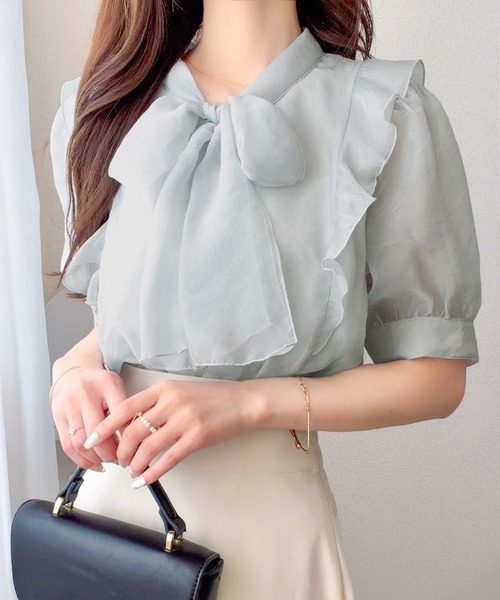 mily bilet（ミウィビレット）の「【mily bilet】一枚で主役級の存在感。女性らしさを引き立てるシアーブラウス。シアーフリルボウタイリボンブラウス(5分袖)（シャツ/ブラウス・レディース・ピンク/ブルー/アイボリー・SMALL/LARGE/MEDIUM/X-LARGE）」の7枚目の写真
