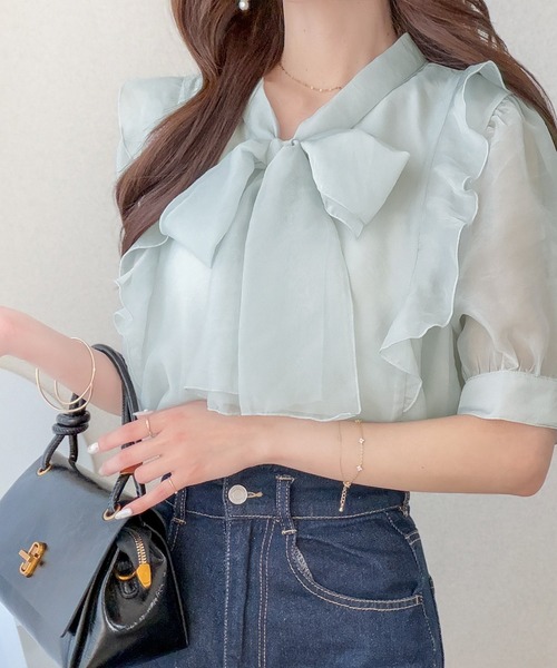 mily bilet（ミウィビレット）の「【mily bilet】一枚で主役級の存在感。女性らしさを引き立てるシアーブラウス。シアーフリルボウタイリボンブラウス(5分袖)（シャツ/ブラウス・レディース・ピンク/ブルー/アイボリー・SMALL/LARGE/MEDIUM/X-LARGE）」の13枚目の写真
