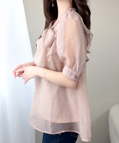mily bilet（ミウィビレット）の「【mily bilet】一枚で主役級の存在感。女性らしさを引き立てるシアーブラウス。シアーフリルボウタイリボンブラウス(5分袖)（シャツ/ブラウス・レディース・ピンク/ブルー/アイボリー・SMALL/LARGE/MEDIUM/X-LARGE）」の16枚目の写真