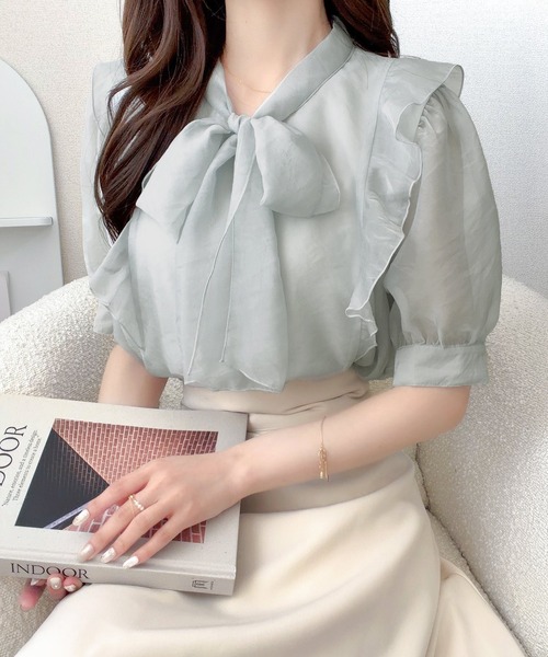 mily bilet（ミウィビレット）の「【mily bilet】一枚で主役級の存在感。女性らしさを引き立てるシアーブラウス。シアーフリルボウタイリボンブラウス(5分袖)（シャツ/ブラウス・レディース・ピンク/ブルー/アイボリー・SMALL/LARGE/MEDIUM/X-LARGE）」の9枚目の写真