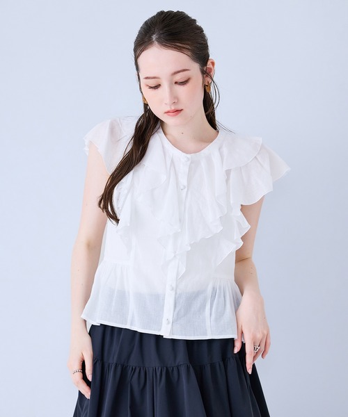 Audie a Muses(オーディアミューズ)の「前開きフロントダブルフリルブラウス(シャツ/ブラウス・レディース・レッド/ブラウン/オフホワイト・38/42)」の2枚目の写真