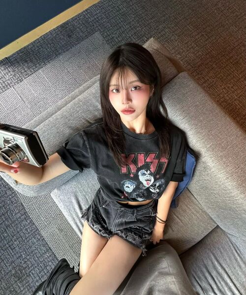 MAINBOOTH（メインブース）の「[KISS] シューティングスターTシャツ(チャコール)（Tシャツ/カットソー・レディース・その他・1/2/3）」の9枚目の写真