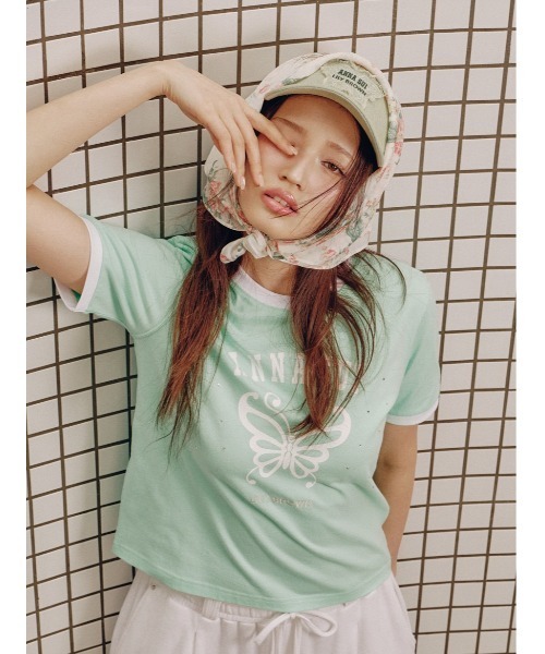 LILY BROWN(リリーブラウン)の「【LILY BROWN×ANNA SUI】バタフライリンガーストーンTシャツ(Tシャツ/カットソー・レディース・ホワイト/チャコールグレー/ミント・F)」の2枚目の写真