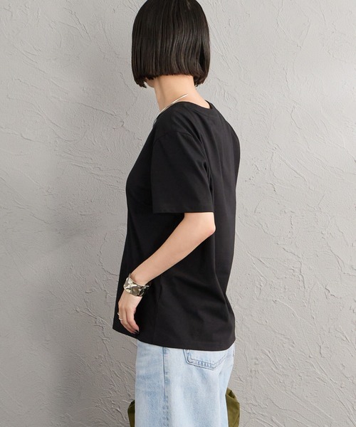 Guess（ゲス）の「[GUESS/ゲス] UNI ワンポイントロゴTシャツ（Tシャツ/カットソー・レディース・ブラック/ホワイト・L/M/S）」の17枚目の写真