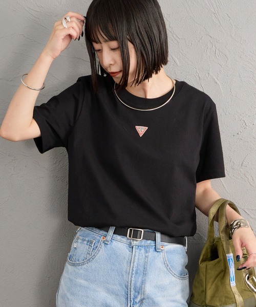 Guess（ゲス）の「[GUESS/ゲス] UNI ワンポイントロゴTシャツ（Tシャツ/カットソー・レディース・ブラック/ホワイト・L/M/S）」の11枚目の写真