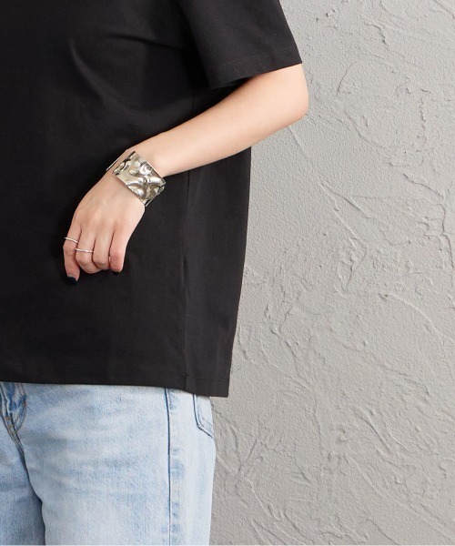 Guess（ゲス）の「[GUESS/ゲス] UNI ワンポイントロゴTシャツ（Tシャツ/カットソー・レディース・ブラック/ホワイト・L/M/S）」の20枚目の写真