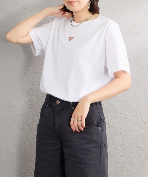 Guess（ゲス）の「[GUESS/ゲス] UNI ワンポイントロゴTシャツ（Tシャツ/カットソー・レディース・ブラック/ホワイト・L/M/S）」の3枚目の写真