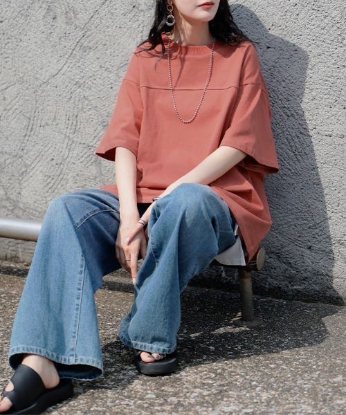 HUG.U(ハグユー)の「オーバーサイズステッチTシャツ(Tシャツ/カットソー・レディース・ベージュ/ダークグレー/オレンジ/ホワイト/ブラック・FREE)」の6枚目の写真