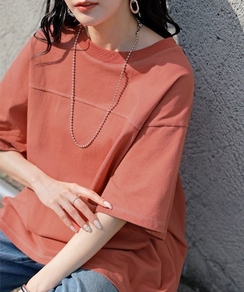 HUG.U(ハグユー)の「オーバーサイズステッチTシャツ(Tシャツ/カットソー・レディース・ベージュ/ダークグレー/オレンジ/ホワイト/ブラック・FREE)」の7枚目の写真