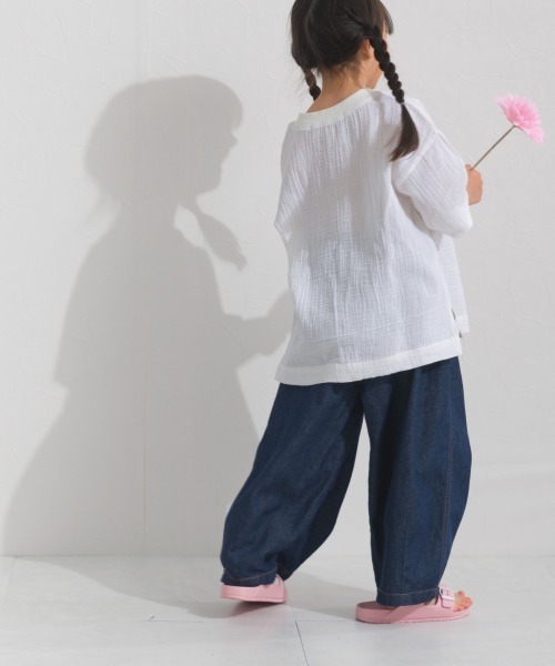 OMNES(オムネス)の「キッズ ウォッシュ加工 デニムサーカスバルーンパンツ(デニムパンツ・キッズ・ブルー/インディゴブルー/キナリ・LARGE/MEDIUM)」の13枚目の写真