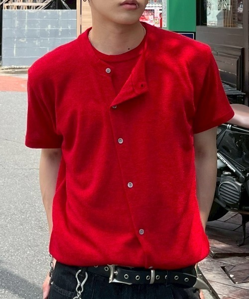 Chikashitsu +(チカシツプラス)の「【Chikashitsu +】sleek layered button half sleeve tee (4color) / 【チカシツプラス】スリークレイヤードボタン半袖カーディガンシャツ<着用動画あり>(Tシャツ/カットソー・メンズ・ブラック/グレー/ホワイト/レッド・ONE SIZE)」の4枚目の写真
