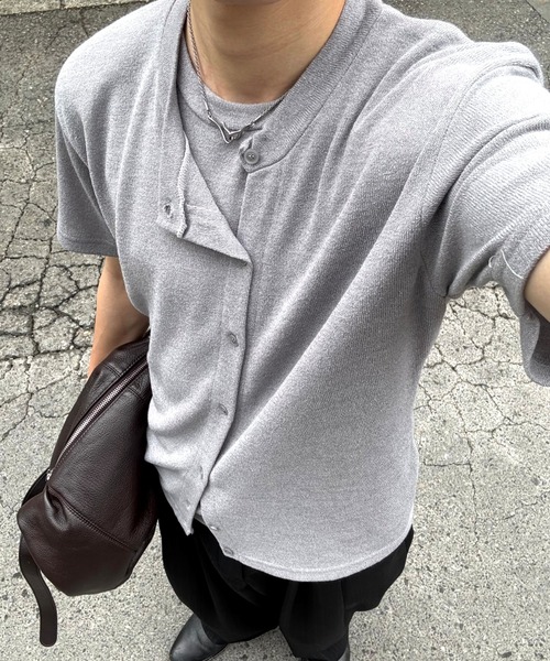 Chikashitsu +(チカシツプラス)の「【Chikashitsu +】sleek layered button half sleeve tee (4color) / 【チカシツプラス】スリークレイヤードボタン半袖カーディガンシャツ<着用動画あり>(Tシャツ/カットソー・メンズ・ブラック/グレー/ホワイト/レッド・ONE SIZE)」の5枚目の写真