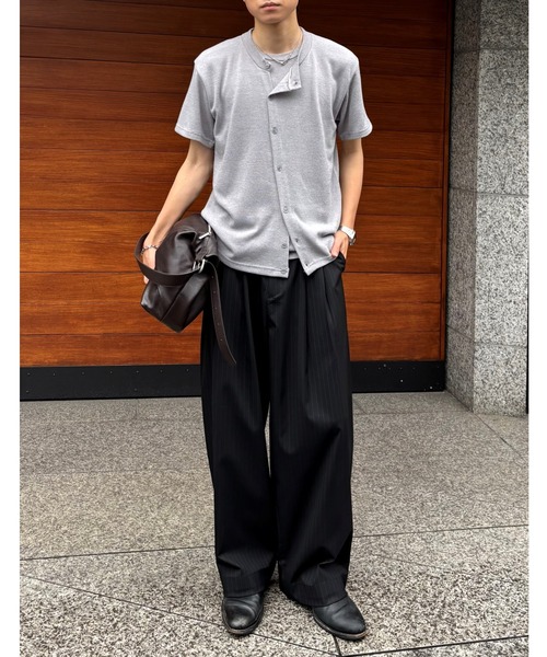 Chikashitsu +(チカシツプラス)の「【Chikashitsu +】sleek layered button half sleeve tee (4color) / 【チカシツプラス】スリークレイヤードボタン半袖カーディガンシャツ<着用動画あり>(Tシャツ/カットソー・メンズ・ブラック/グレー/ホワイト/レッド・ONE SIZE)」の12枚目の写真