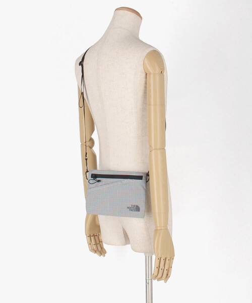 THE NORTH FACE(ザノースフェイス)の「THE NORTH FACE/ザ・ノース・フェイス Rafter Shoulder Pouch S SP【NM72628】(ショルダーバッグ・レディース・ブラック/グレー/ブルー・ONE SIZE)」の11枚目の写真