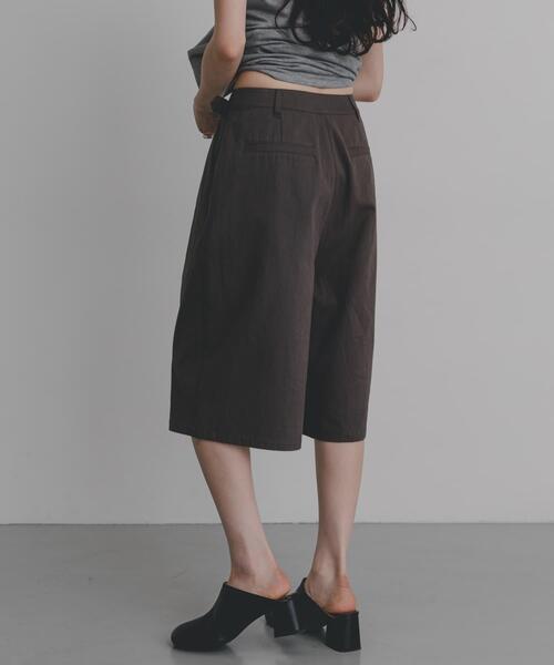 SENSE OF PLACE by URBAN RESEARCH(センスオブプレイスバイアーバンリサーチ)の「チノバミューダベルトパンツ(その他パンツ・レディース・ベージュ/チャコールグレー・MEDIUM/SMALL)」の4枚目の写真