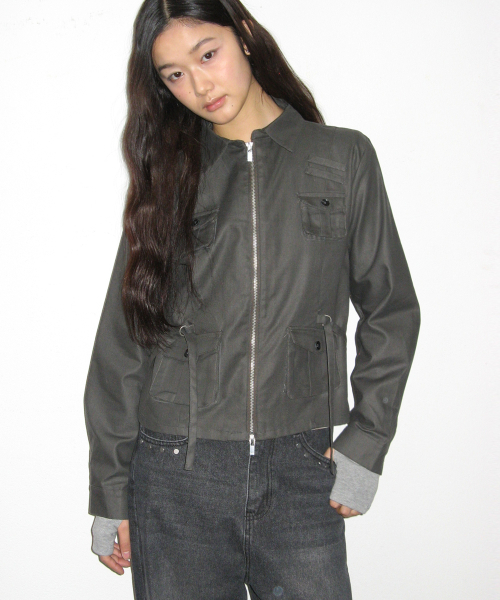 PLACE STUDIO（プレイススタジオ）の「ベーシックマルチポケットストラップポイントハイドブルゾンコットンジャケット[チャコール]（デニムジャケット・レディース・チャコール・FREE）」の4枚目の写真