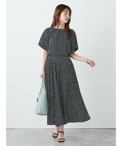 Perfect Suit FActory(パーフェクトスーツファクトリー)の「とろみドットプリーツスカート ホワイト/ネイビー(スカート・レディース・ネイビー/ホワイト・M)」の10枚目の写真