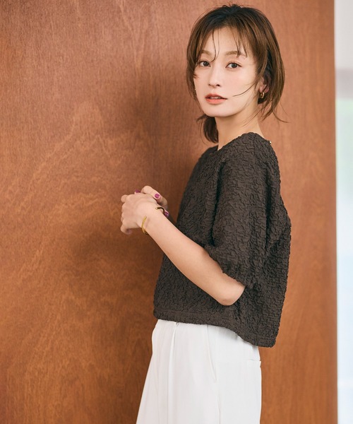 coca(coca)(コカ)の「【西山茉希様着用】表面感 パフスリーブブラウス(シャツ/ブラウス・レディース・ブラック/ブラウン・S/L/M)」の3枚目の写真