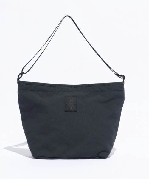 SIERRA DESIGNS(シェラデザイン)の「500mlペットボトル収納可能【SIERRA DESIGNS】BLACK SHOULDER BAG(ショルダーバッグ・レディース・ブラック・ONE SIZE)」の1枚目の写真
