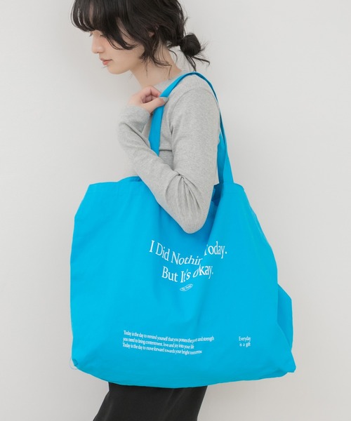 HEILIS(ヘイリス)の「メッセージプリントビッグエコトートバッグ/トートバッグ ビッグトートバッグ エコバッグ ショルダーバッグ 大容量バッグ プリントバッグ メッセージプリント 肩掛けバッグ 軽量バッグ 韓国ファッション カジュアル ストリート デイリー 通勤 通学 旅行 春 夏 秋 冬 アイボリー ブルー(トートバッグ・レディース・ブルー/アイボリー・FREE)」の15枚目の写真