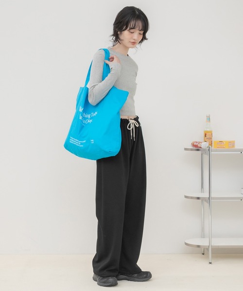 HEILIS(ヘイリス)の「メッセージプリントビッグエコトートバッグ/トートバッグ ビッグトートバッグ エコバッグ ショルダーバッグ 大容量バッグ プリントバッグ メッセージプリント 肩掛けバッグ 軽量バッグ 韓国ファッション カジュアル ストリート デイリー 通勤 通学 旅行 春 夏 秋 冬 アイボリー ブルー(トートバッグ・レディース・ブルー/アイボリー・FREE)」の18枚目の写真