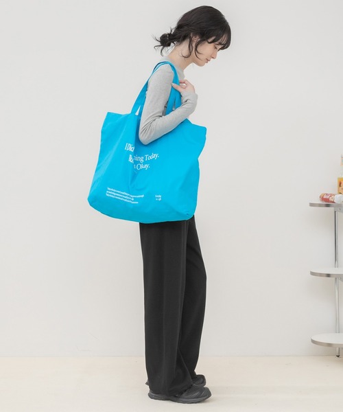 HEILIS(ヘイリス)の「メッセージプリントビッグエコトートバッグ/トートバッグ ビッグトートバッグ エコバッグ ショルダーバッグ 大容量バッグ プリントバッグ メッセージプリント 肩掛けバッグ 軽量バッグ 韓国ファッション カジュアル ストリート デイリー 通勤 通学 旅行 春 夏 秋 冬 アイボリー ブルー(トートバッグ・レディース・ブルー/アイボリー・FREE)」の19枚目の写真