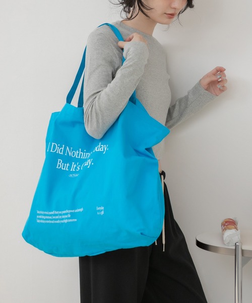 HEILIS(ヘイリス)の「メッセージプリントビッグエコトートバッグ/トートバッグ ビッグトートバッグ エコバッグ ショルダーバッグ 大容量バッグ プリントバッグ メッセージプリント 肩掛けバッグ 軽量バッグ 韓国ファッション カジュアル ストリート デイリー 通勤 通学 旅行 春 夏 秋 冬 アイボリー ブルー(トートバッグ・レディース・ブルー/アイボリー・FREE)」の12枚目の写真