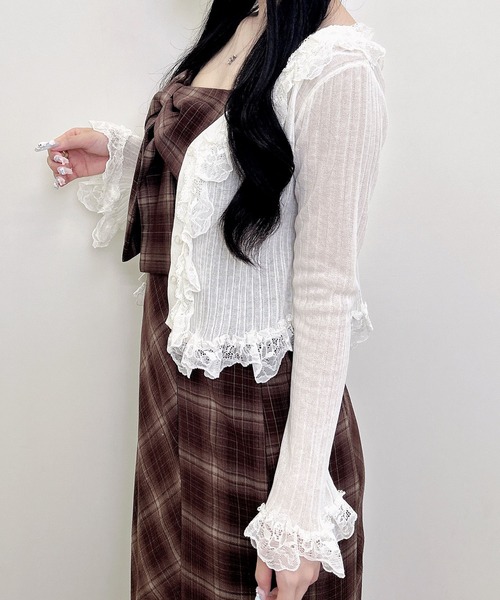 INGNI(イング)の「【WEB限定】フリルレースドッキングシアーリブカーディガン(カーディガン/ボレロ・レディース・ブラック/ボルドー/アイボリー・M)」の5枚目の写真