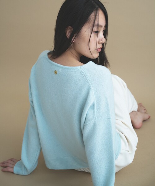 cloenc(クロエンス)の「Relaxy Rich カシミヤ混 Vネックニット【美フォルム】(ニット/セーター・レディース・ライトグリーン/ベビーピンク/ライトグレー系8/ベージュ系8/オフホワイト/レッド系1・02/00)」の4枚目の写真