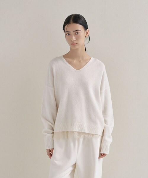 cloenc(クロエンス)の「Relaxy Rich カシミヤ混 Vネックニット【美フォルム】(ニット/セーター・レディース・ライトグリーン/ベビーピンク/ライトグレー系8/ベージュ系8/オフホワイト/レッド系1・02/00)」の9枚目の写真