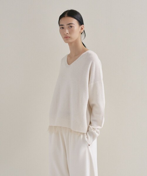cloenc(クロエンス)の「Relaxy Rich カシミヤ混 Vネックニット【美フォルム】(ニット/セーター・レディース・ライトグリーン/ベビーピンク/ライトグレー系8/ベージュ系8/オフホワイト/レッド系1・02/00)」の10枚目の写真