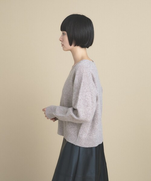 cloenc(クロエンス)の「Relaxy Rich カシミヤ混 Vネックニット【美フォルム】(ニット/セーター・レディース・ライトグリーン/ベビーピンク/ライトグレー系8/ベージュ系8/オフホワイト/レッド系1・02/00)」の20枚目の写真