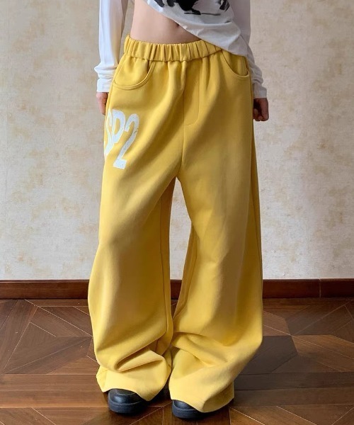 Vipoa(ヴィポア)の「Logo design sweat pants(スウェットパンツ・レディース・イエロー/ネイビー・FREE)」の15枚目の写真