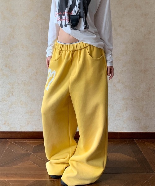Vipoa(ヴィポア)の「Logo design sweat pants(スウェットパンツ・レディース・イエロー/ネイビー・FREE)」の19枚目の写真