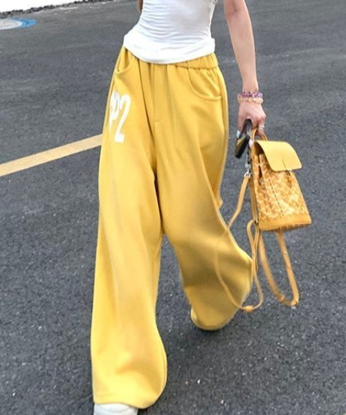 Vipoa(ヴィポア)の「Logo design sweat pants(スウェットパンツ・レディース・イエロー/ネイビー・FREE)」の22枚目の写真