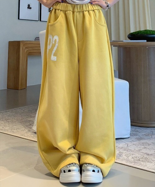 Vipoa(ヴィポア)の「Logo design sweat pants(スウェットパンツ・レディース・イエロー/ネイビー・FREE)」の11枚目の写真
