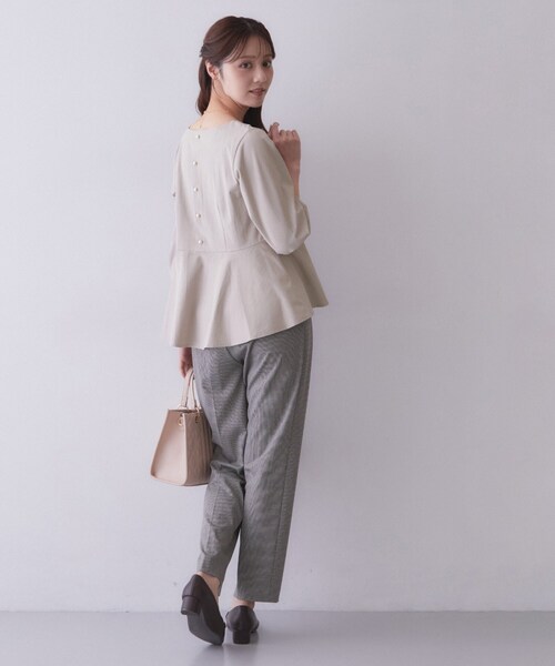 index(インデックス)の「バックパール調ペプラムトップス【洗濯機OK】(Tシャツ/カットソー・レディース・ブルー系その他/ナチュラル/スミクロ・36/38/40/42)」の5枚目の写真