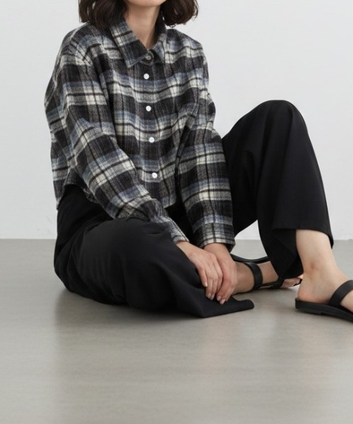 umune(ウムネ)の「秋冬の定番にしたい温かみのあるチェック柄♪ショート丈ネルシャツ(シャツ/ブラウス・レディース・ブラウン/ブラック/レッド・FREE)」の12枚目の写真