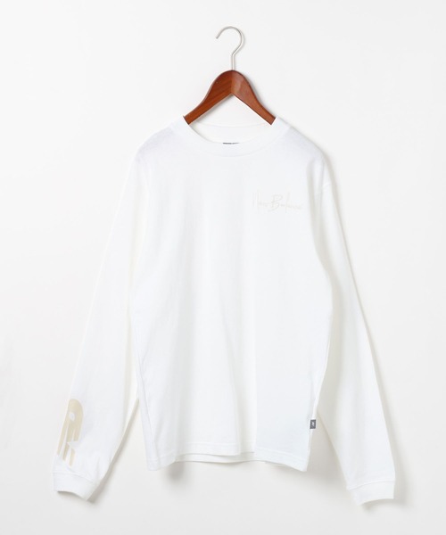 NEW BALANCE(ニューバランス)の「【New Balance(ニューバランス)】アスレチックシグネチャーロングスリーブTシャツ(Tシャツ/カットソー・レディース・ホワイト/ブラック・MEDIUM/LARGE)」の1枚目の写真