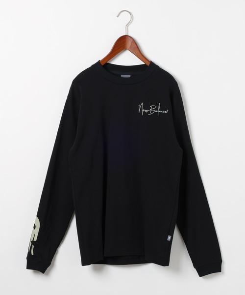NEW BALANCE(ニューバランス)の「【New Balance(ニューバランス)】アスレチックシグネチャーロングスリーブTシャツ(Tシャツ/カットソー・レディース・ホワイト/ブラック・MEDIUM/LARGE)」の2枚目の写真