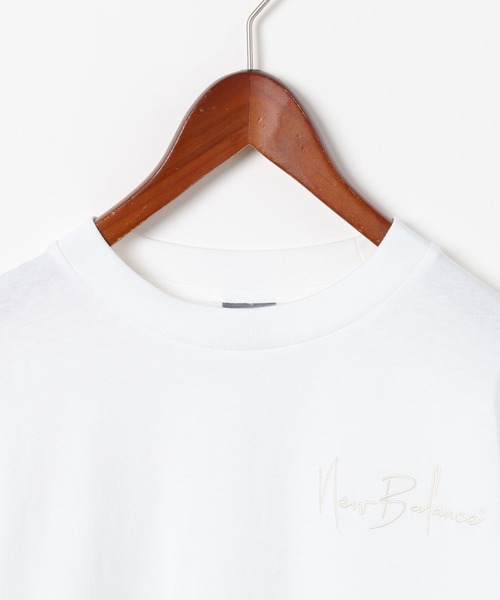 NEW BALANCE(ニューバランス)の「【New Balance(ニューバランス)】アスレチックシグネチャーロングスリーブTシャツ(Tシャツ/カットソー・レディース・ホワイト/ブラック・MEDIUM/LARGE)」の4枚目の写真