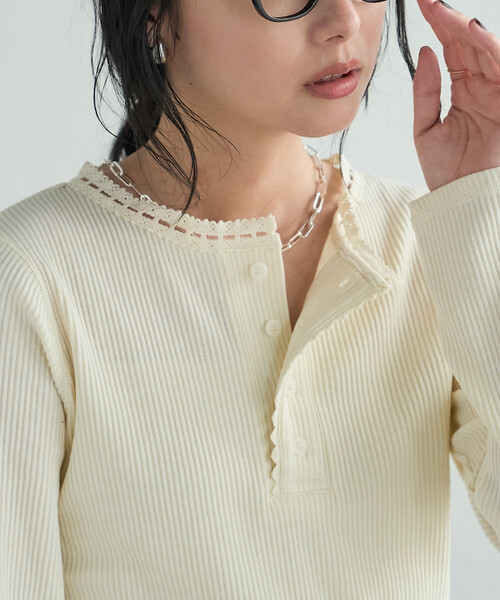 FREAK'S STORE（フリークスストア）の「ヴィンテージライク ヘンリーネックロンT/ヘンリーネックTシャツ（Tシャツ/カットソー・レディース・オフホワイト/ベージュ/ネイビー・ﾌﾘ-）」の2枚目の写真